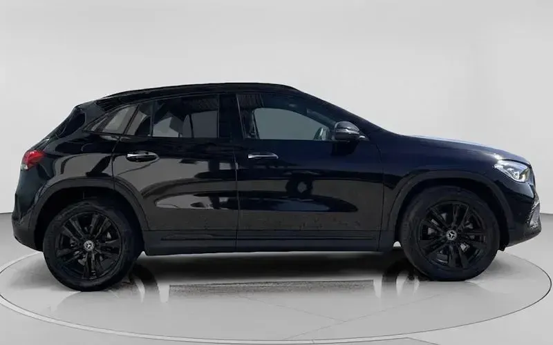 Usado Mercedes GLA200 163 HP (119 kW) 2022 Preto SUV