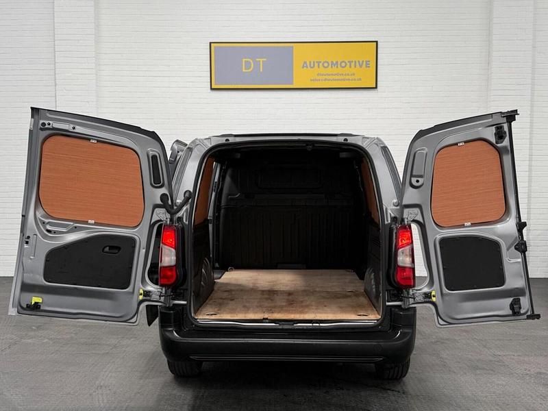 Used Vauxhall Combo 100 HP (73 kW) 2023 Grey MPV