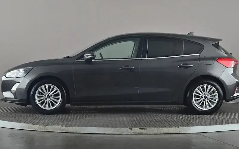 Używany Ford Focus Titanium 120 KM (88 kW) 2021 Szary Hatchback