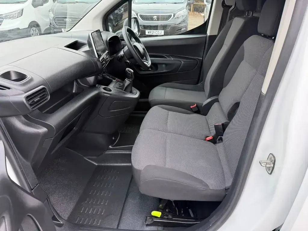 Used Citroën Berlingo 100 HP (73 kW) 2021 White MPV