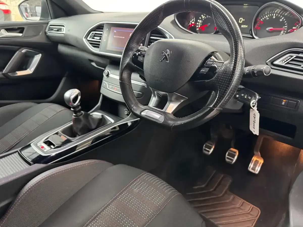 Used Peugeot 308 GT-line 2018 Blue Hatchback