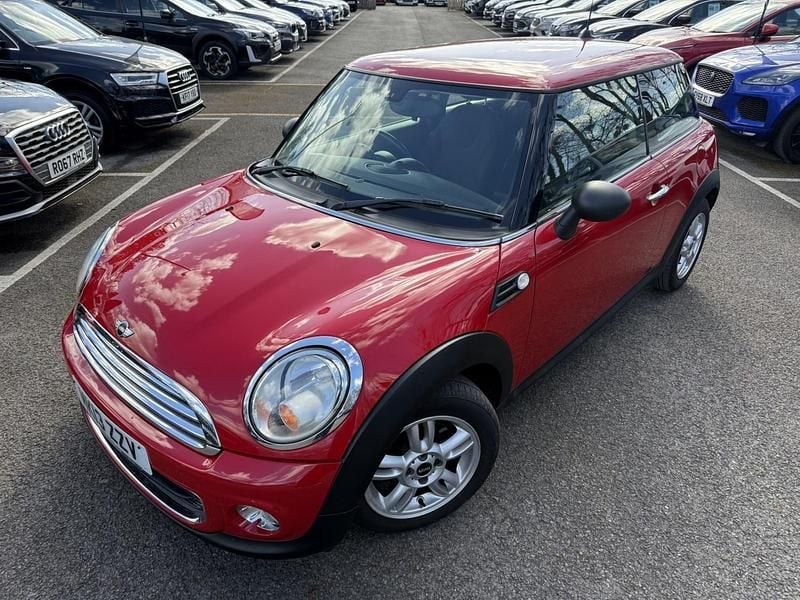 Begagnad Mini ONE Hatch 2013 Röd Halvkombi