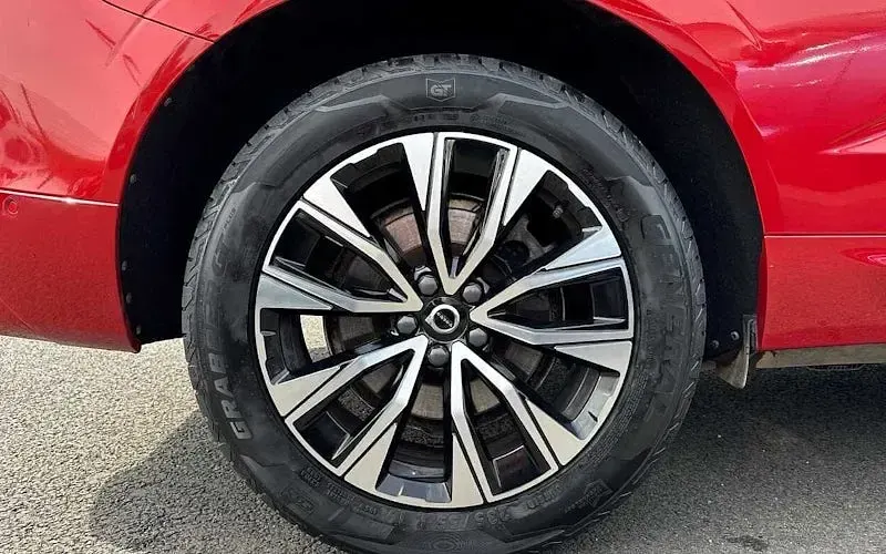 Used Volvo XC60 Plus 197 HP (144 kW) 2022 Red SUV