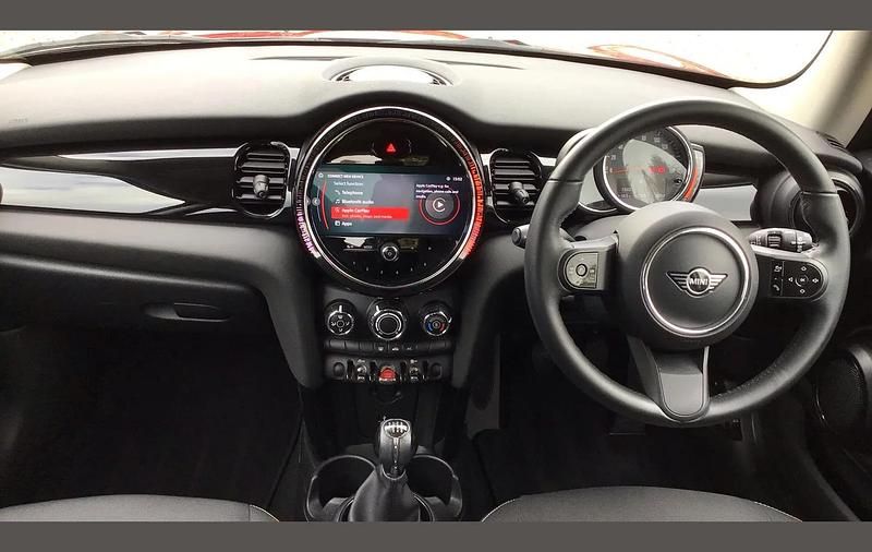 Used Mini Cooper Classic 134 HP (98 kW) 2022 Red Hatchback