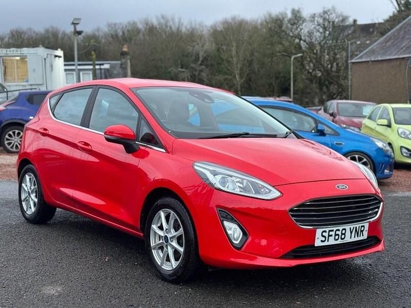 Used Ford Fiesta Zetec 85 HP (62 kW) 2018 Red Hatchback