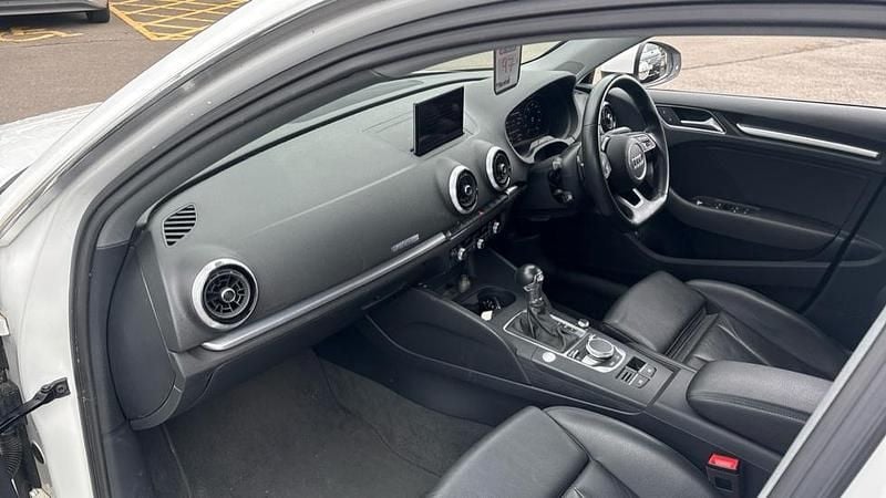 Used Audi A3 e-tron Advanced 204 HP (150 kW) 2020 White Hatchback