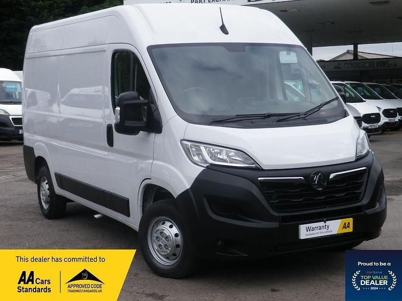 Used Vauxhall Movano 140 HP (102 kW) 2023 White MPV