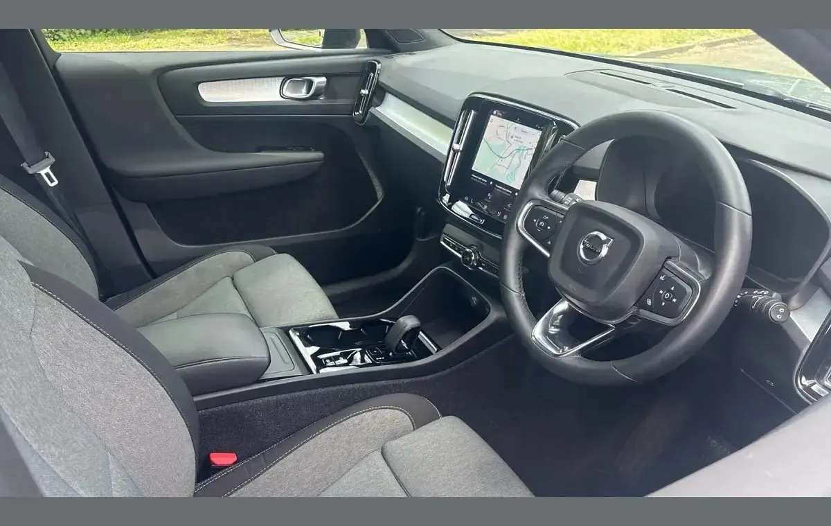 Used Volvo XC40 Plus 161 HP (118 kW) 2023 Grey SUV