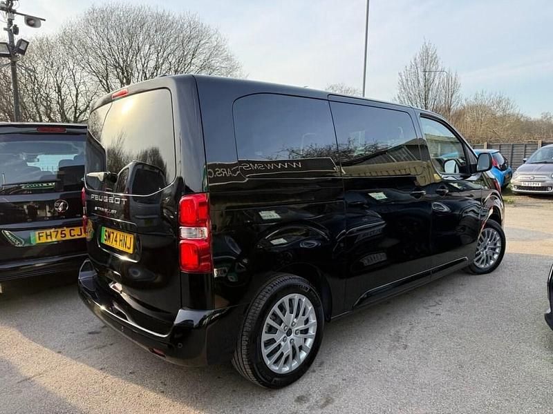 Begagnad Peugeot e-Traveller Active 100 kW (136 HK) 2025 Svart Minibuss