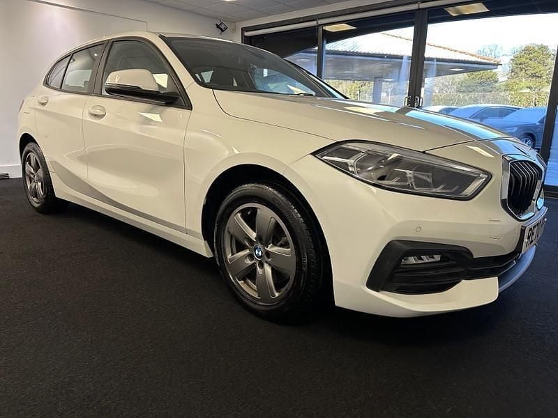 Used BMW 118 Comfort Edition 140 HP (102 kW) 2020 White Hatchback