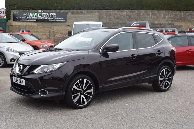 Used Nissan Qashqai Tekna 115 HP (84 kW) 2015 Black SUV