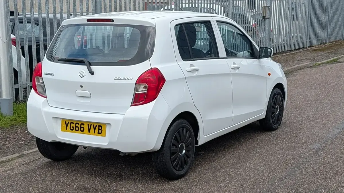 Used Suzuki Celerio 68 HP (50 kW) 2016 White Hatchback