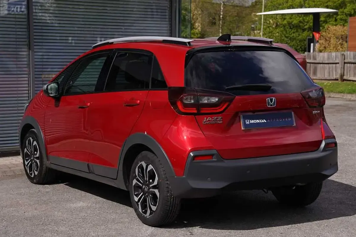 Used Honda Jazz Hybrid 109 HP (80 kW) 2023 Red Hatchback