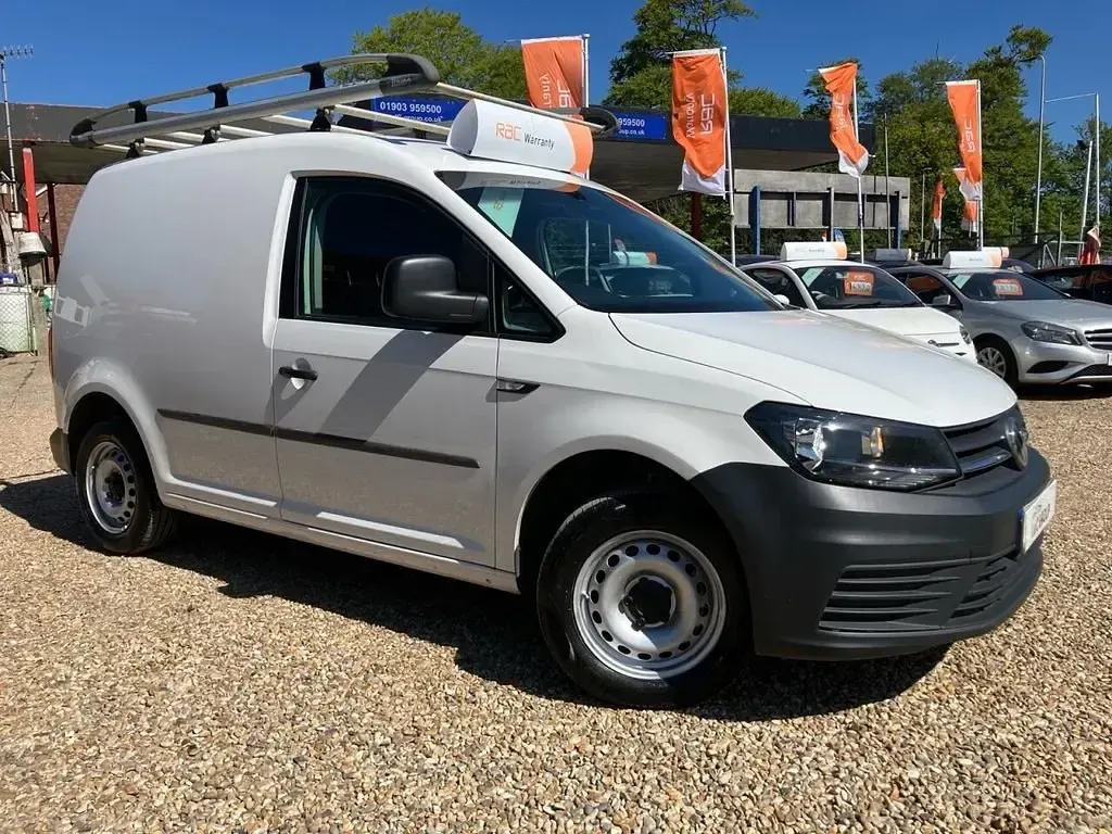 Usado VW Caddy Startline 102 HP (75 kW) 2018 Branco Monovolume