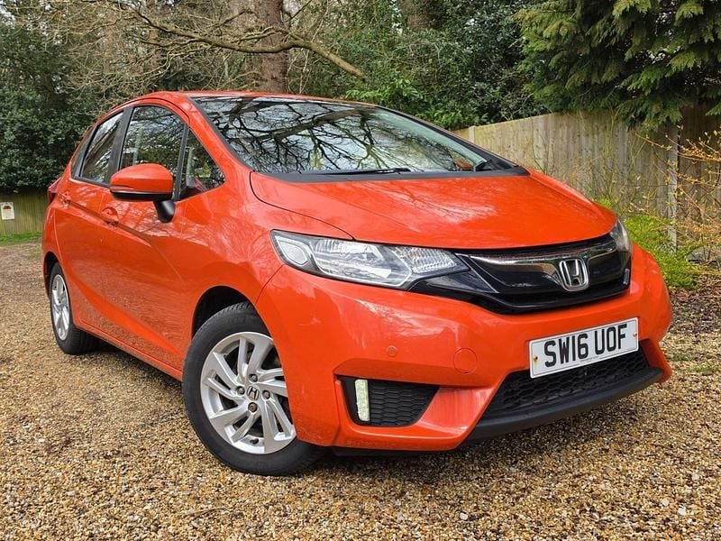 Used Honda Jazz SE 102 HP (75 kW) 2016 Orange Hatchback