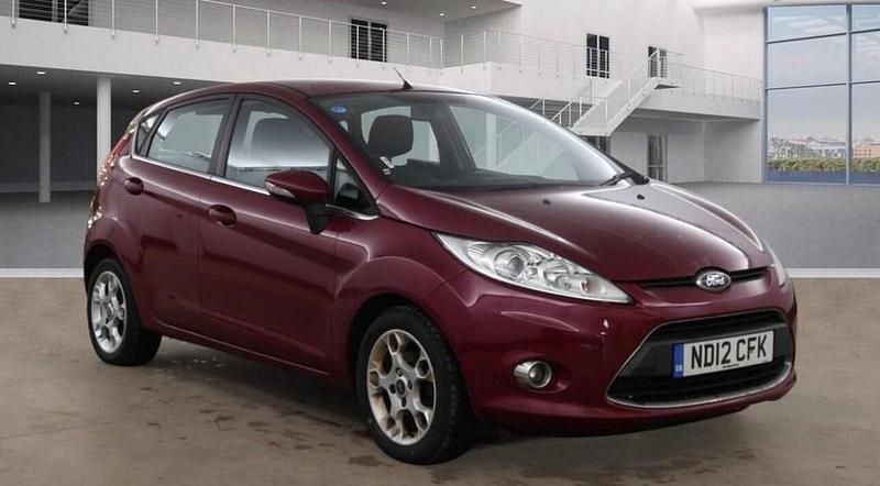 Used Ford Fiesta Zetec 82 HP (60 kW) 2012 Red Hatchback
