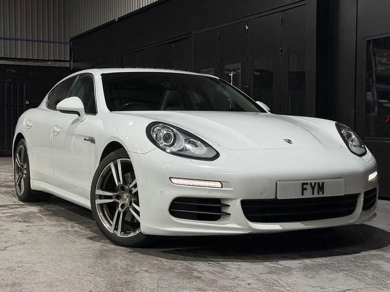 Used Porsche Panamera 250 HP (183 kW) 2013 White Hatchback
