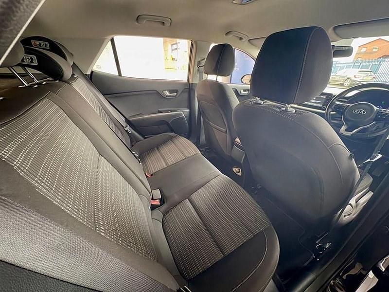 Usado Kia Stonic 118 HP (86 kW) 2018 Preto SUV