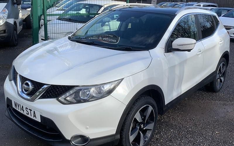 Used Nissan Qashqai N-Connecta 110 HP (80 kW) 2017 White SUV