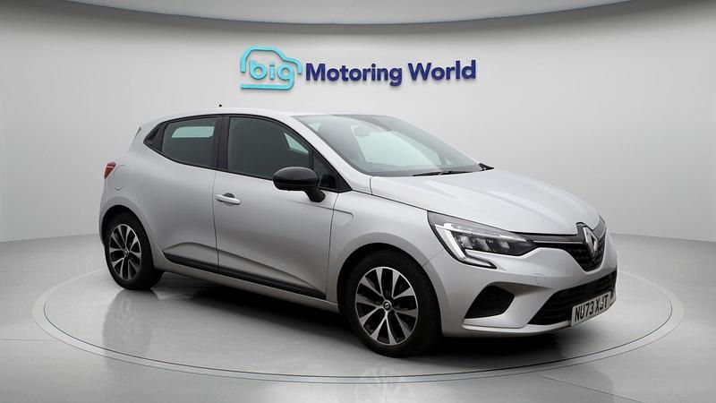 Used 2023 Renault Clio V Evolution | £11,900 (Good price) - Image 1/4