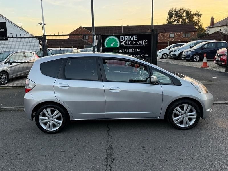 Used Honda Jazz EX 100 HP (73 kW) 2009 Silver Hatchback