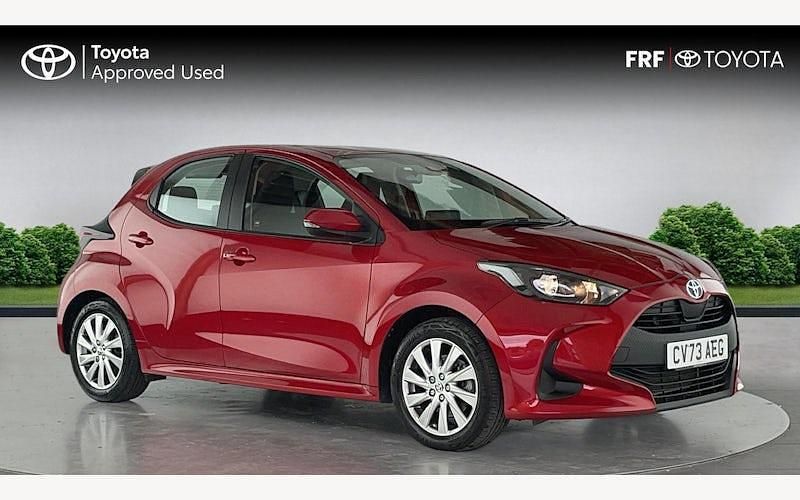 Used 2025 Toyota Yaris Hybrid Hatchback | £18,090 (Super price) - Image 1/4