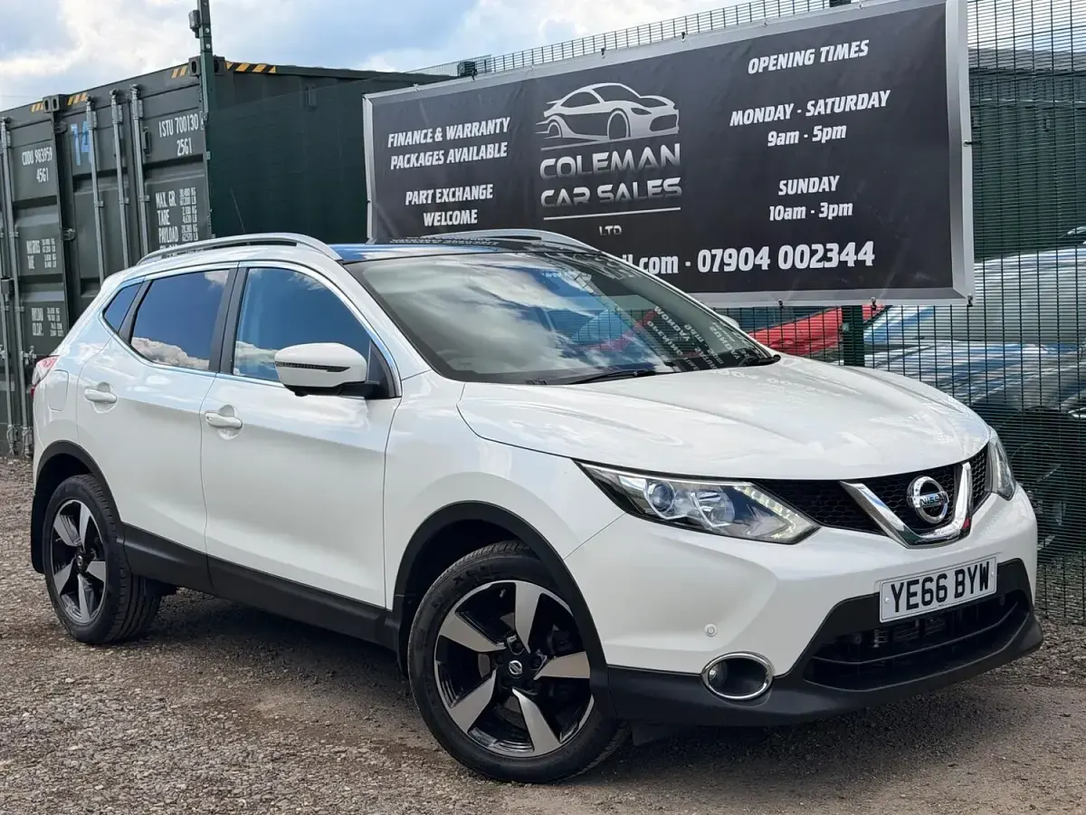 Used Nissan Qashqai N-Connecta 2016 White SUV