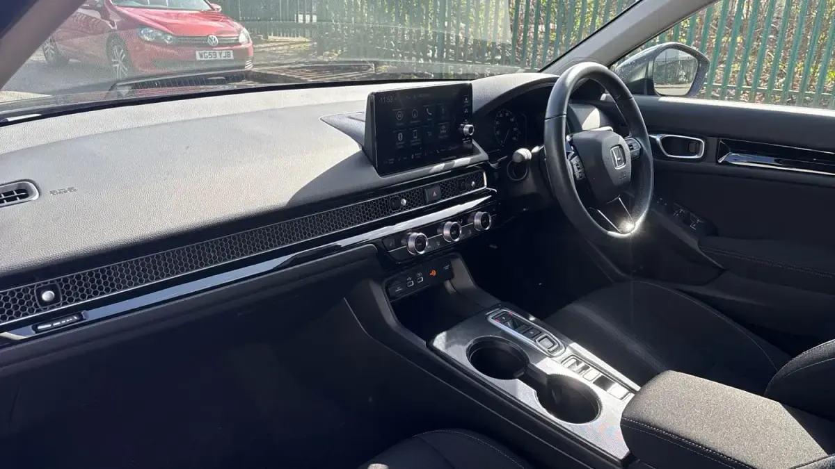 Begagnad Honda Civic Elegance 143 HK (105 kW) 2024 Svart Halvkombi