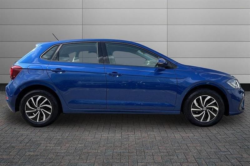Used VW Polo Life 95 HP (69 kW) 2023 Blue Hatchback