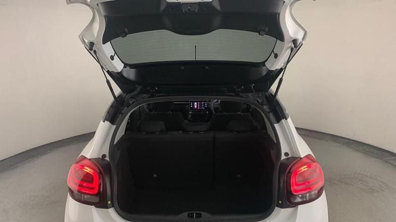 Used Citroën C3 PureTech 110 HP (80 kW) 2024 White Hatchback
