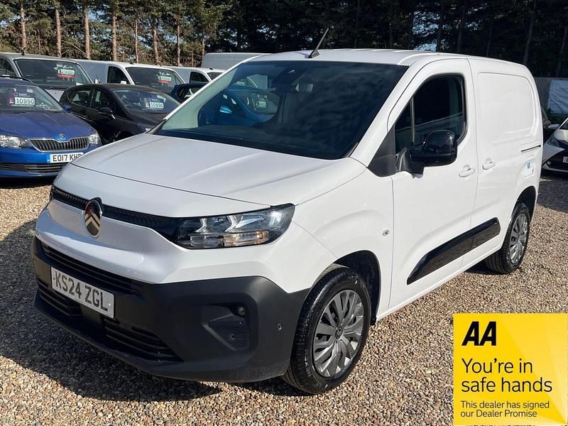 White Used 2024 Citroën Berlingo MPV | £15,000 (Fair price) - Image 1/4