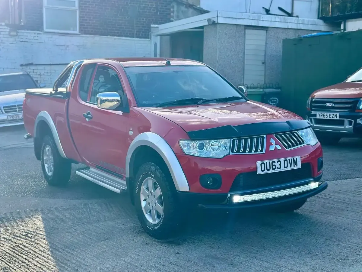 Used Mitsubishi L200 134 HP (98 kW) 2013 Red Pickup