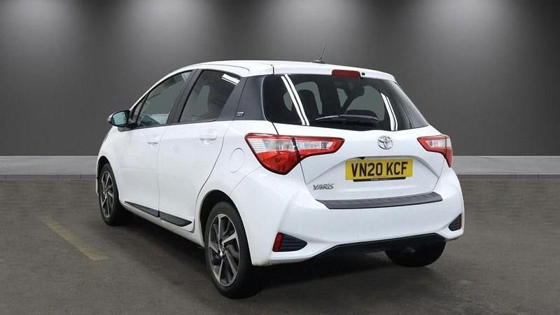 Used Toyota Yaris 111 HP (81 kW) 2020 White Hatchback