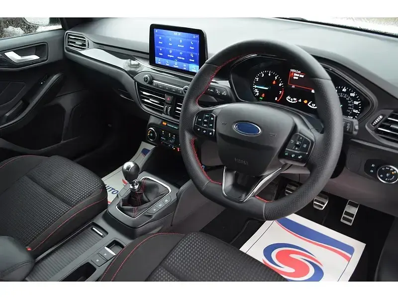 Usado Ford Focus ST-Line 2022 Blanco Utilitario