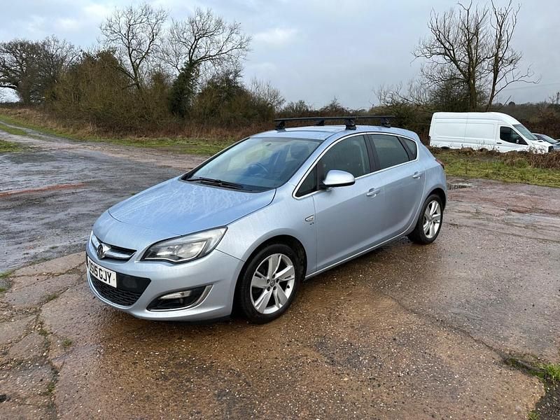 Silver Used 2015 Vauxhall Astra SRi Hatchback | £1,990 (Super price) - Image 1/4