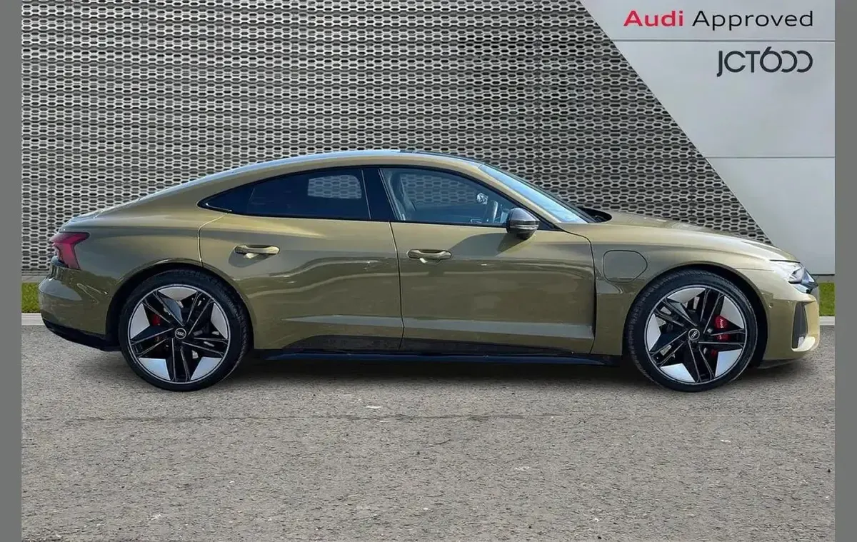Used Audi e-tron GT quattro Comfort 475 kW (646 HP) 2022 Green Sedan