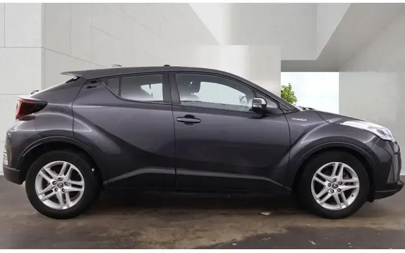 Begagnad Toyota C-HR 122 HK (89 kW) 2023 SUV