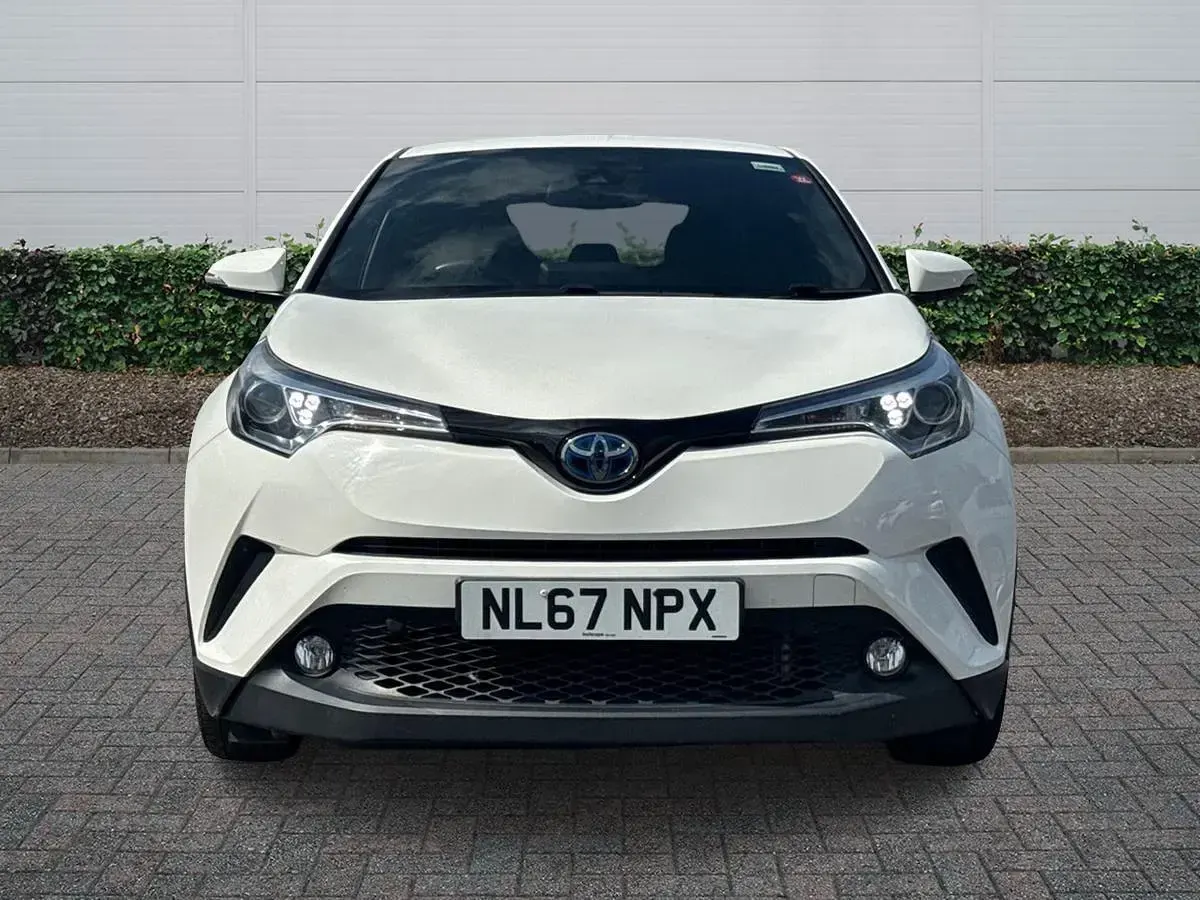 Used Toyota C-HR 122 HP (89 kW) 2017 White SUV