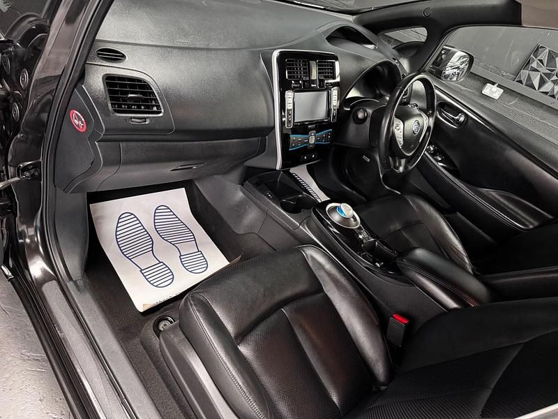 Used Nissan Leaf Tekna 80 kW (109 HP) 2015 Black Hatchback