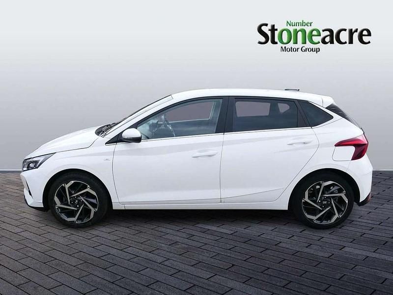 Used Hyundai i20 Premium 100 HP (73 kW) 2022 White Hatchback