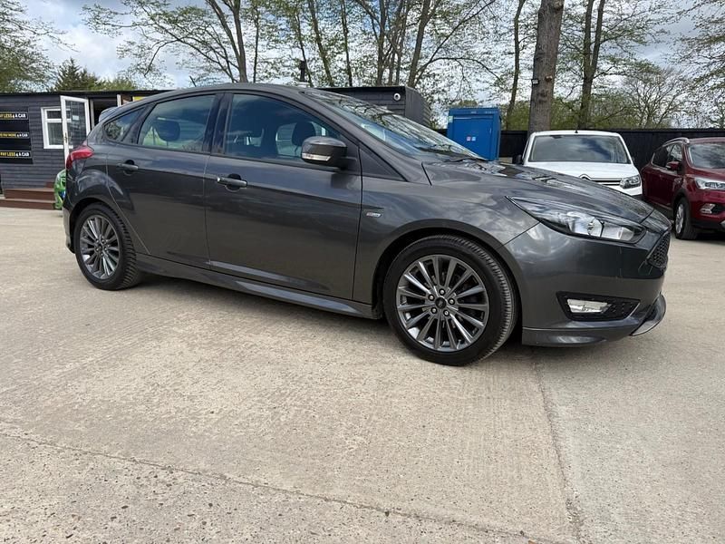 Used Ford Focus ST-Line 140 HP (102 kW) 2018 Grey Hatchback