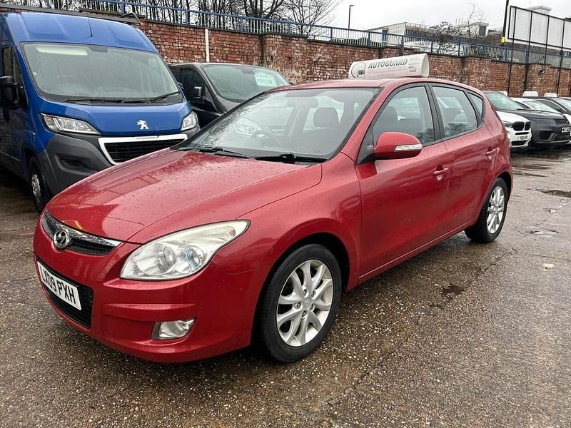Used Hyundai i30 SE 108 HP (79 kW) 2009 Red Hatchback