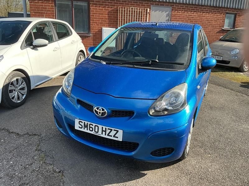 Used Toyota Aygo 67 HP (49 kW) 2010 Blue Hatchback