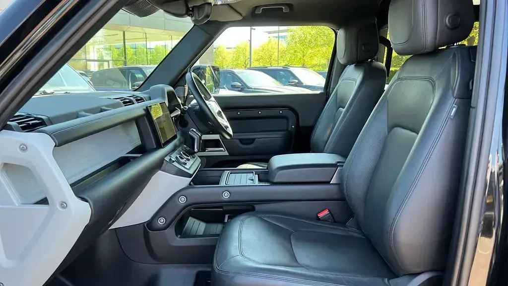 Usado Land Rover Defender HSE 249 HP (183 kW) 2022 Preto SUV