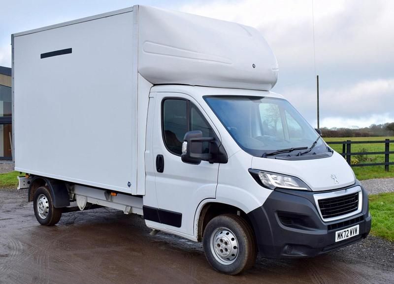 Used Peugeot Boxer Business-Line 140 HP (102 kW) 2022 White Van