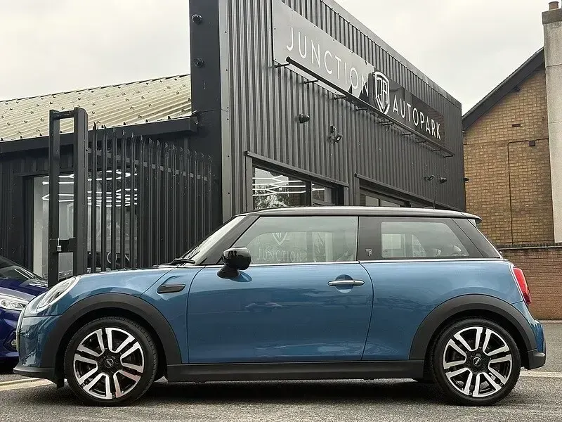 Used Mini Cooper Exclusive 2022 Island blue Hatchback