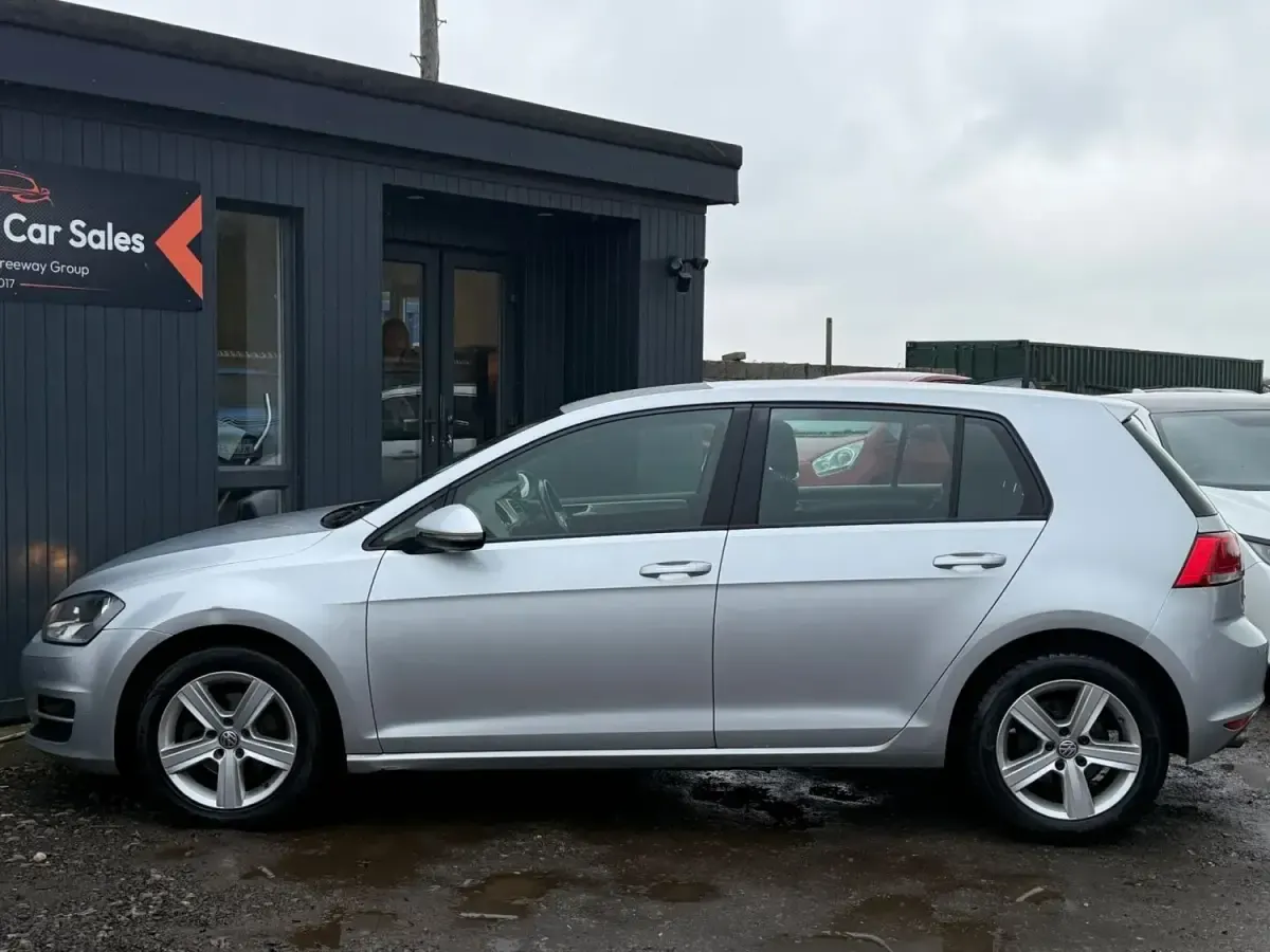 Używany VW Golf VII Match 105 KM (77 kW) 2015 Srebrny Hatchback