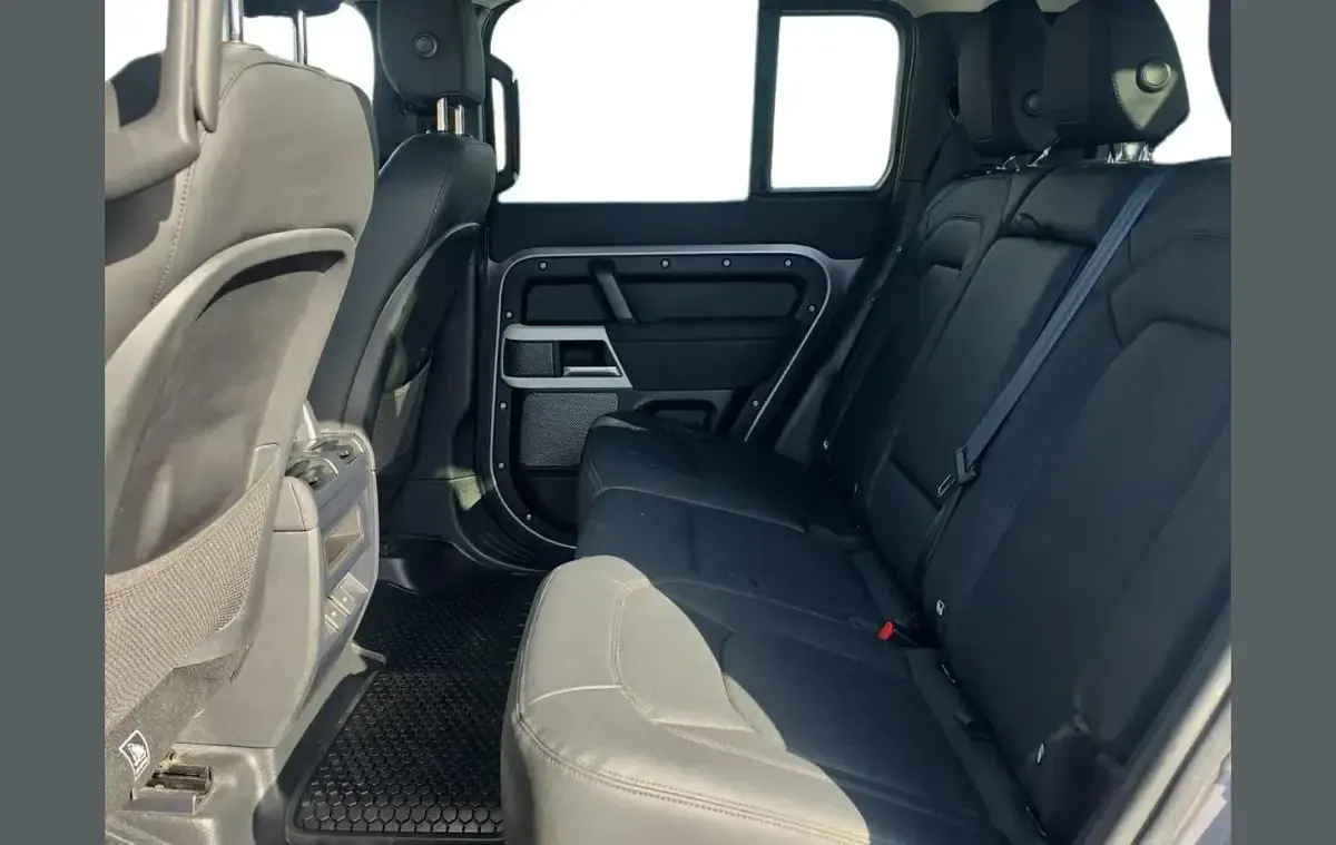 Used Land Rover Defender SE 245 HP (180 kW) 2023 Grey SUV