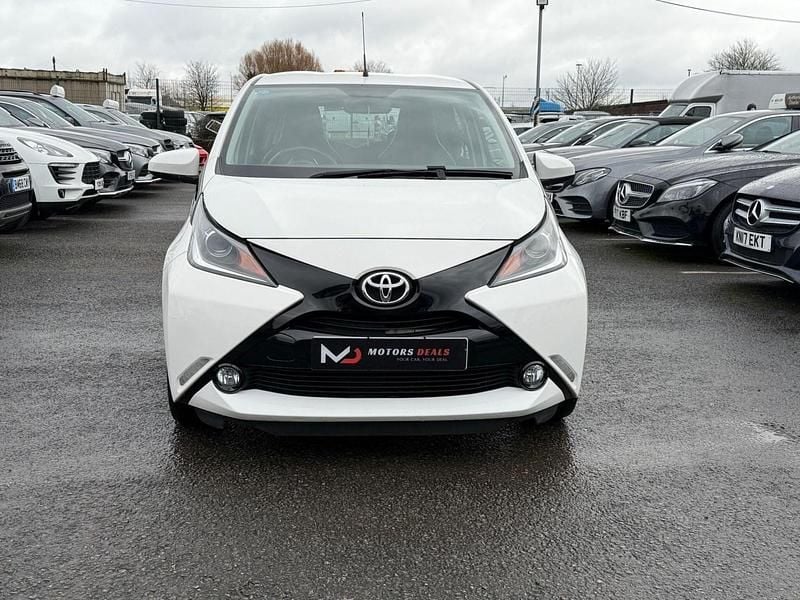 Used Toyota Aygo x-press 2015 White Hatchback