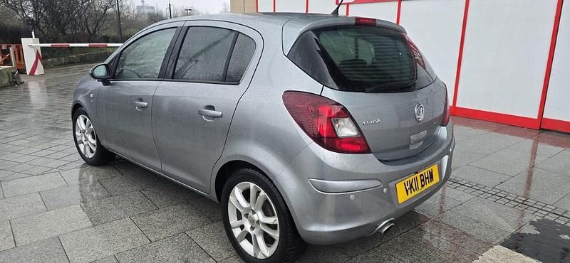 Second-hand Vauxhall Corsa 90 CP (66 kW) 2011 Argintiu Hatchback